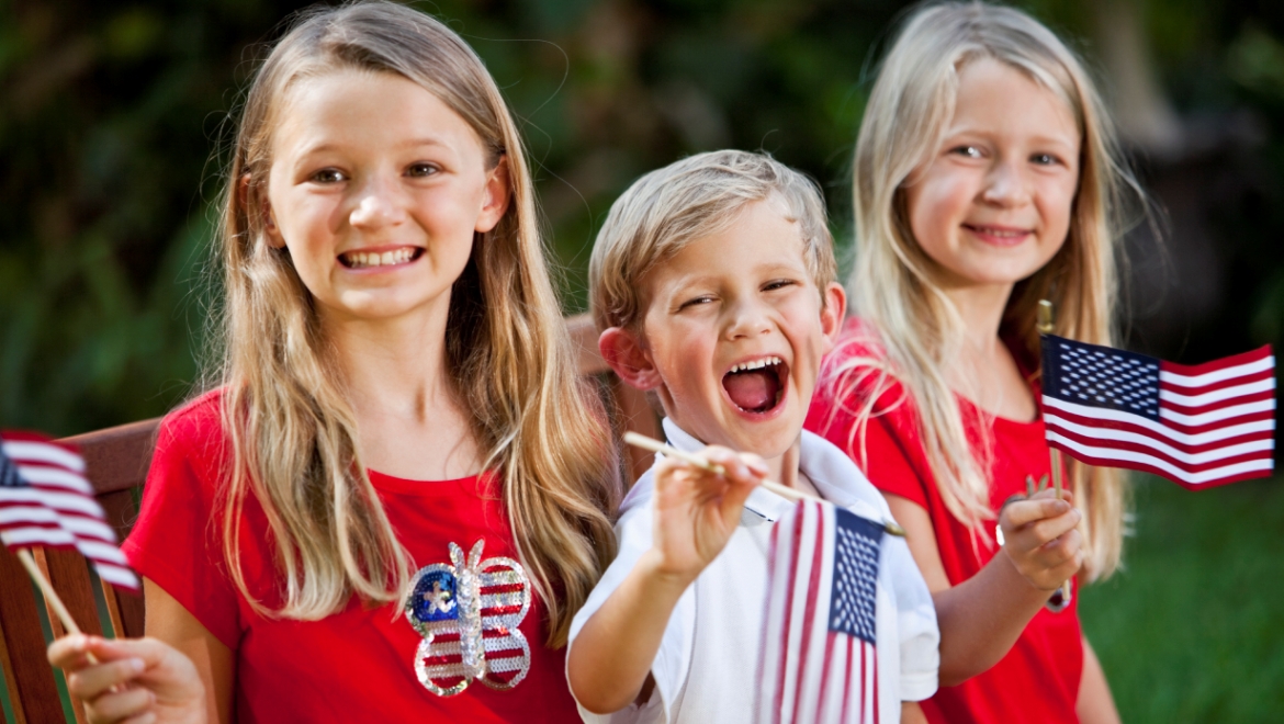 children celebrating fourth of july