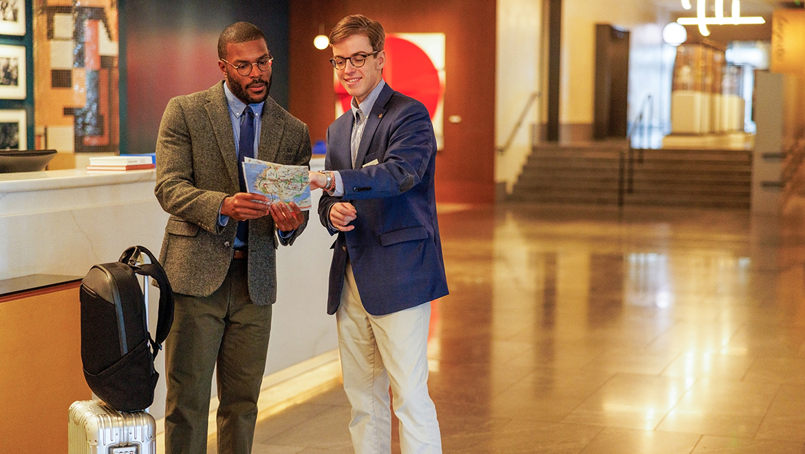 An Omni Associate Assisting A Guest At The Front Desk   Omni Boston Scene Front Desk Help 1170x660 