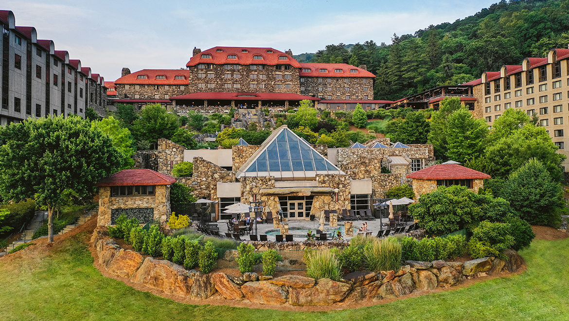 Asheville Hotel Deals | The Omni Grove Park Inn