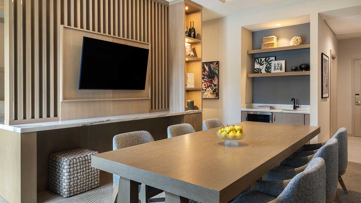 Luxury suite guestroom living area