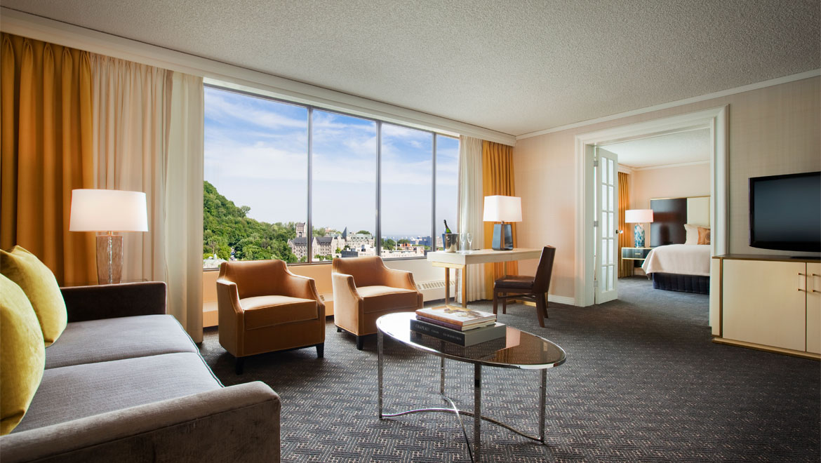 Guest suite with view at Mont-Royal Hotel 