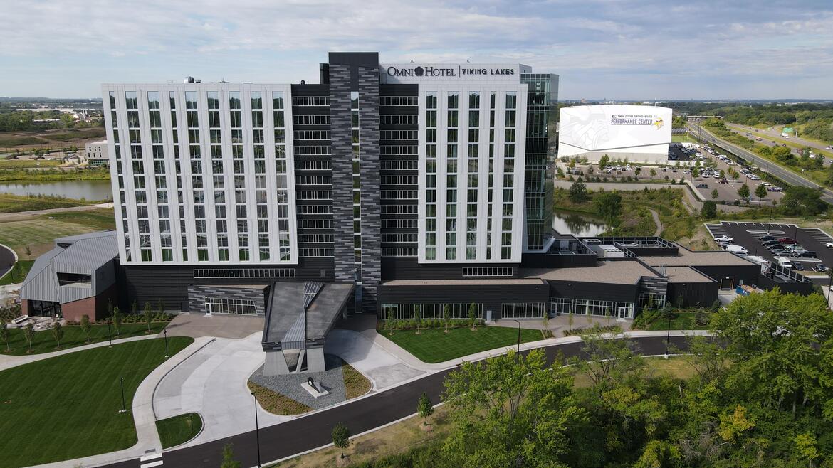 Omni Viking Lakes Hotel exterior