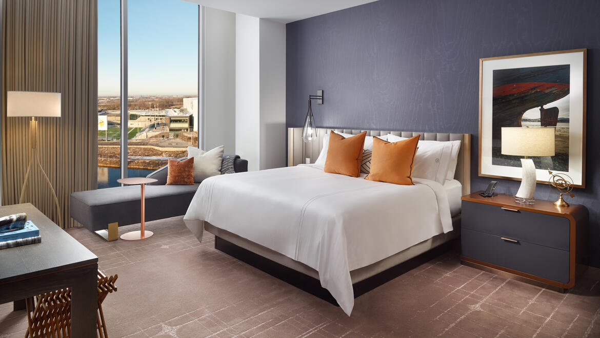 Guest Rooms & Suites | Omni Viking Lakes Hotel