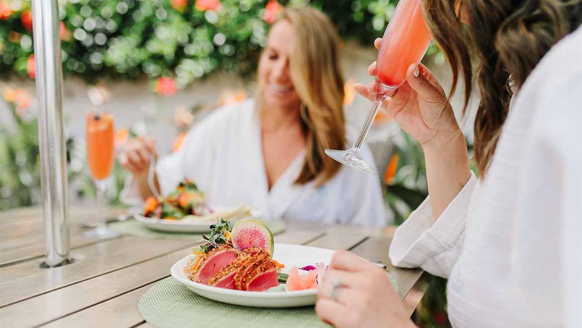 Women at lunch