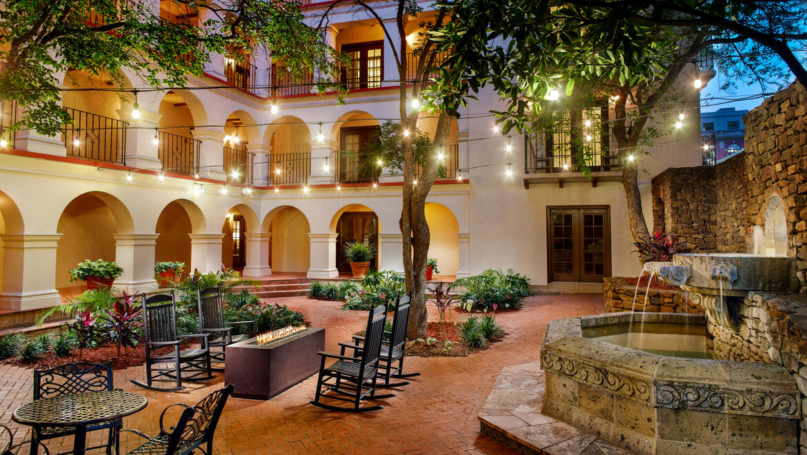 Omni La Mansi N Del Rio San Antonio River Walk Hotels   Satman Omni La Mansion Del Rio Courtyard 1 